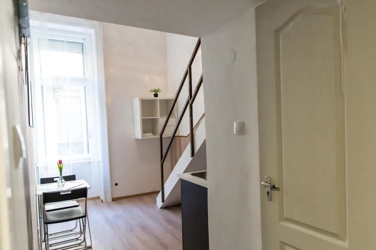 Modern Budget Lofts In The City Centre Boedapest Herberg